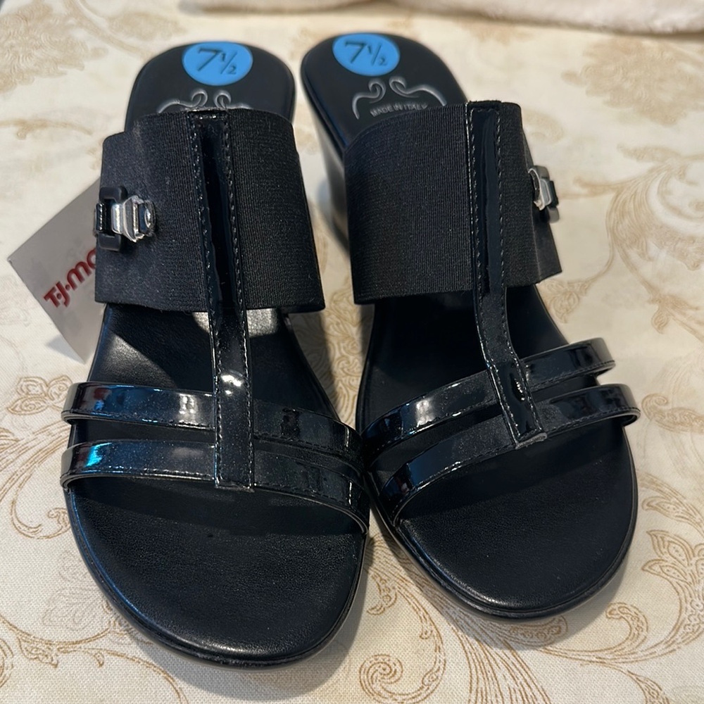 Italian Shoemakers Black Sandals Comfort Slip-On